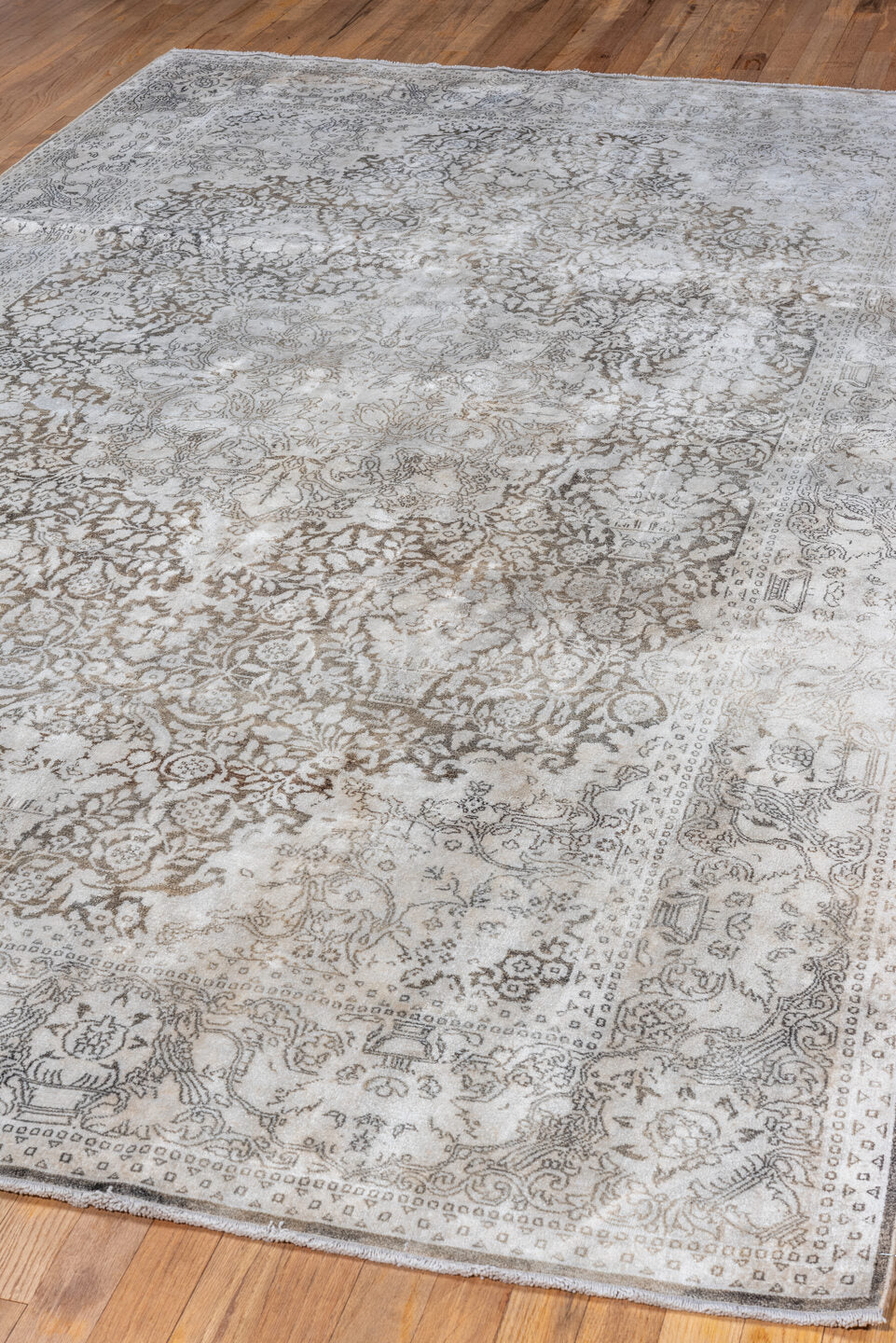 5' x 9' one-of-a-kind handmade vintage Kashmir medium size rug. Color palette: dark gray, dim gray, gainsboro, gray