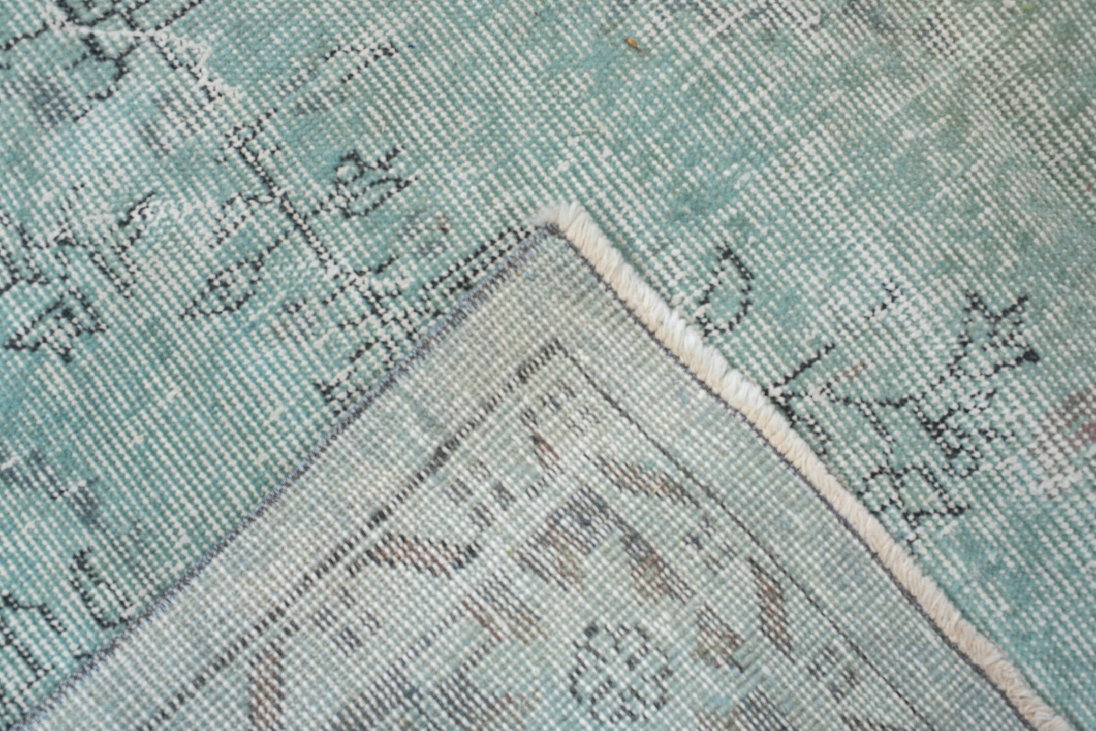 5' x 9' one-of-a-kind handmade vintage Sparta medium size rug. Color palette: ivory, pale blue, sky blue, taupe, soft gray