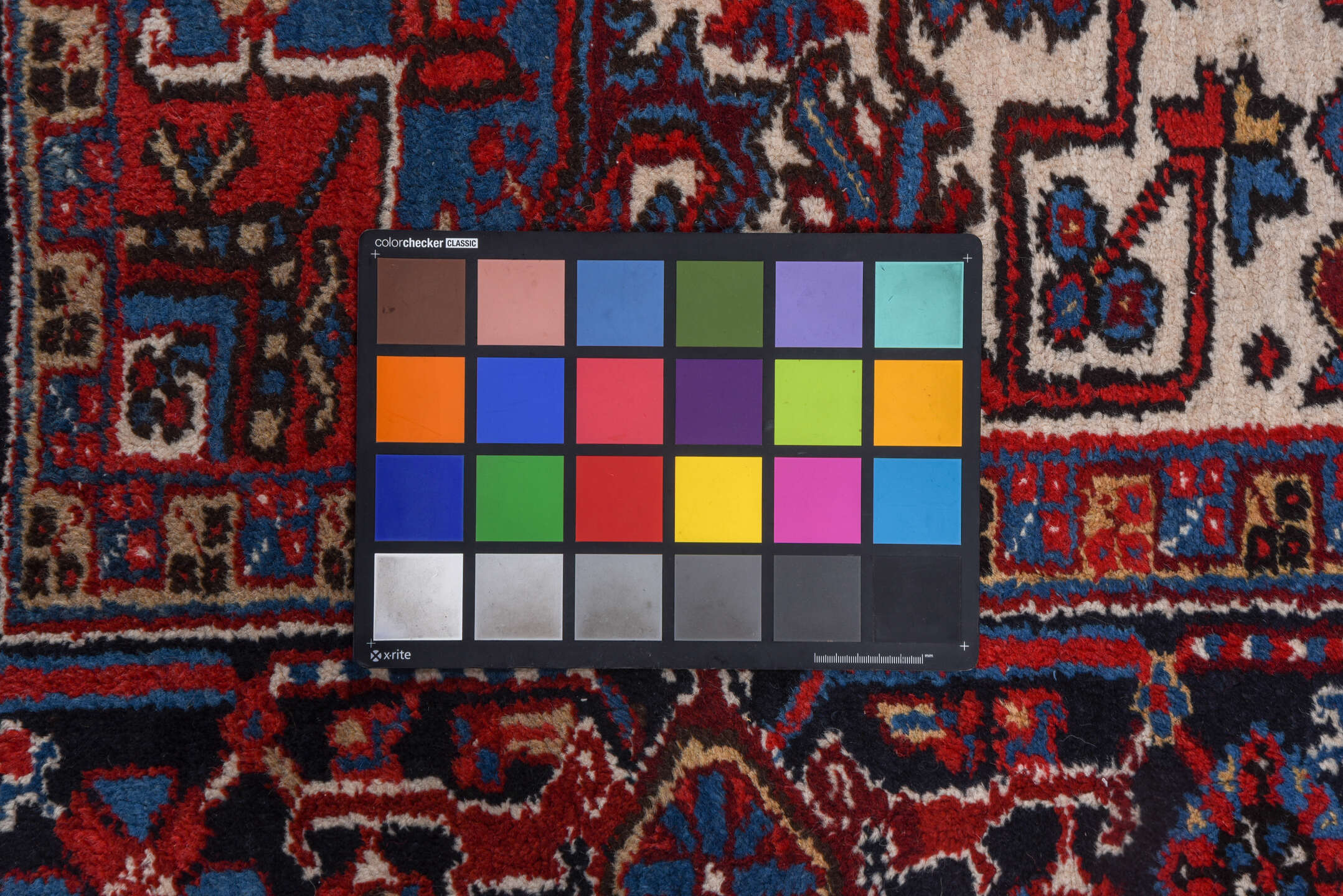 6' x 9' one-of-a-kind handmade vintage Heriz medium size rug. Color palette: dark gray, gray, light gray, light slate gray