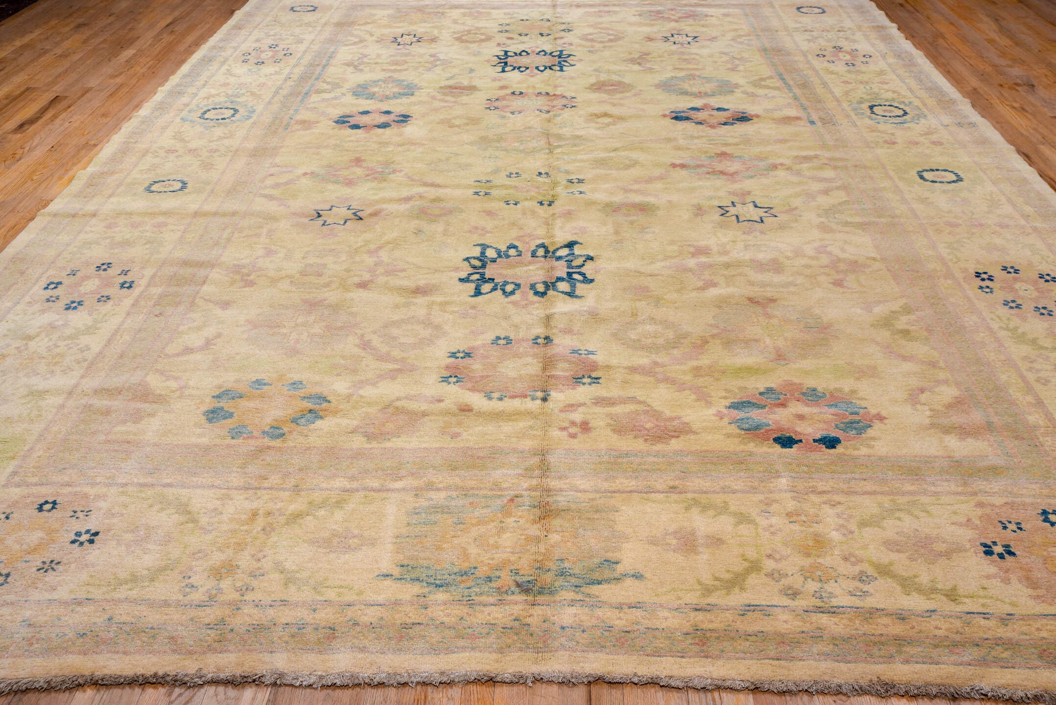 11' x 16' one-of-a-kind handmade vintage Sultanabad oversize rug. Color palette: ivory, beige, pale blue, blush, taupe