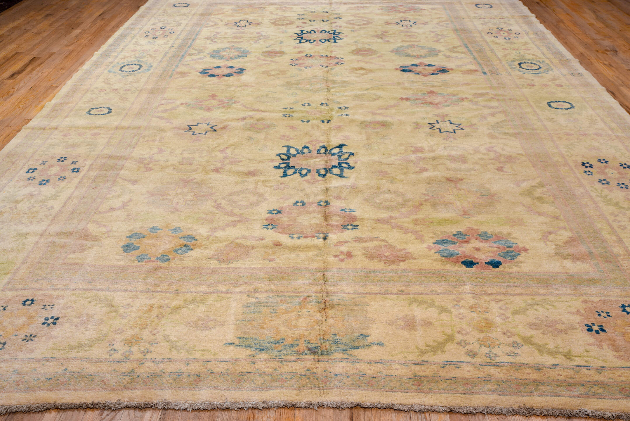 11' x 16' one-of-a-kind handmade vintage Sultanabad oversize rug. Color palette: ivory, beige, pale blue, blush, taupe