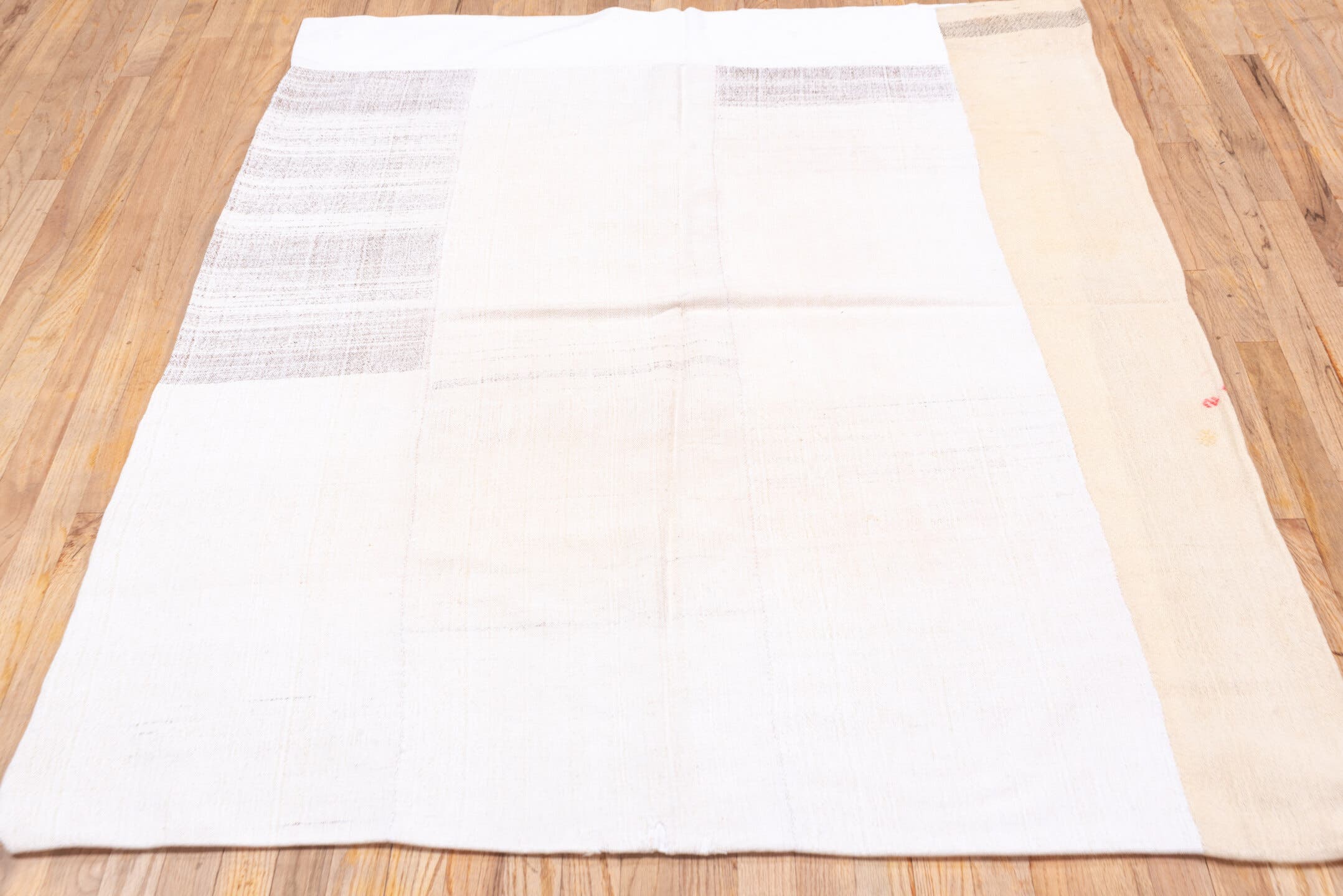 4' x 6' one-of-a-kind handmade vintage Flatweave small size rug. Color palette: ivory, cream, taupe, light_gray, beige, gray
