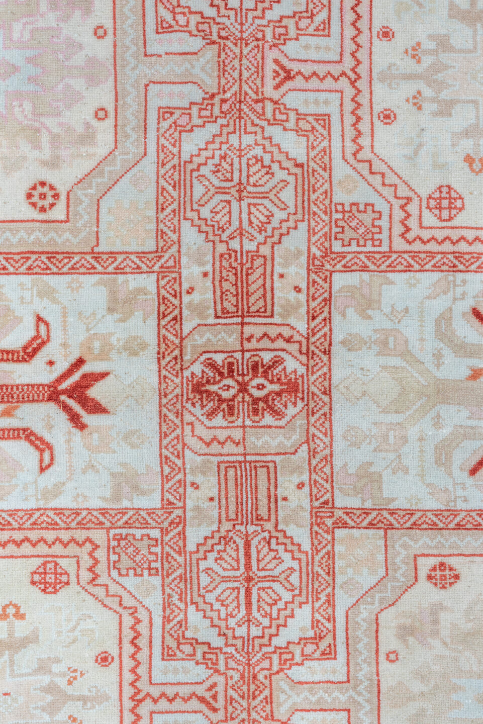 9' x 15' one-of-a-kind handmade vintage Sivas rug. Color palette: brown, gainsboro, gray, light gray, off-white, pink, red