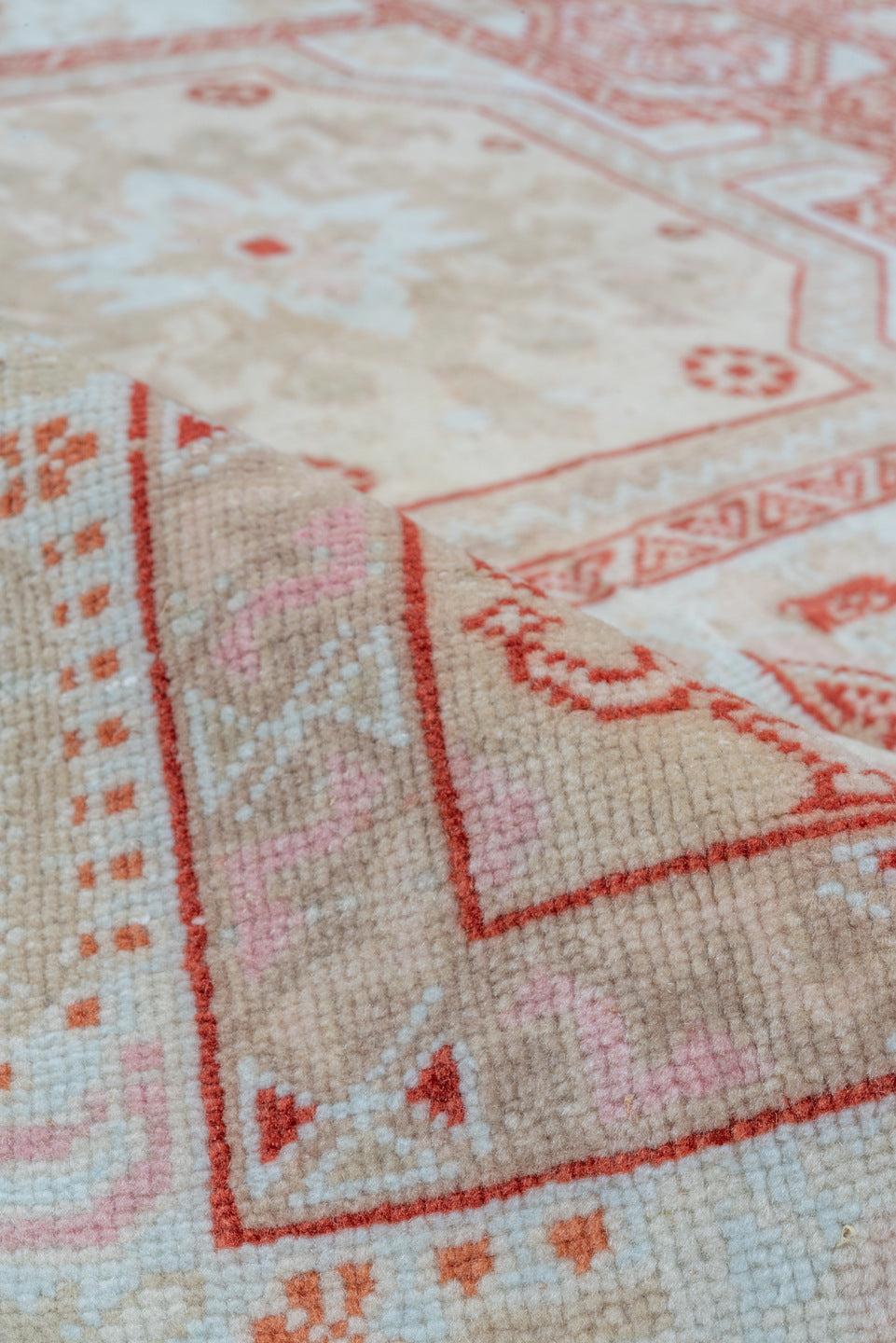 9' x 15' one-of-a-kind handmade vintage Sivas rug. Color palette: brown, gainsboro, gray, light gray, off-white, pink, red