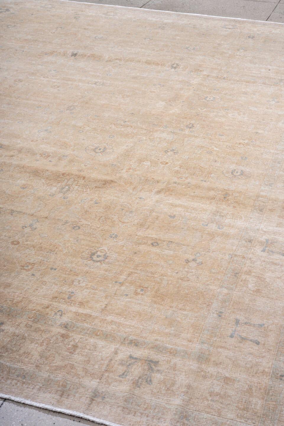 8' x 12' one-of-a-kind handmade vintage Sivas large size rug. Color palette: beige, ivory, taupe, pale blue, cream