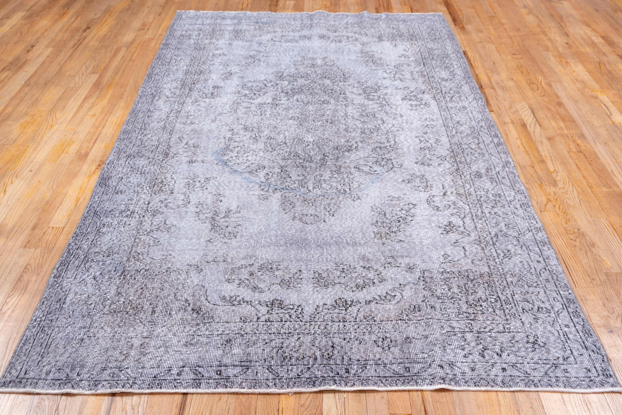 5' x 9' one-of-a-kind handmade vintage Sparta medium size rug. Color palette: dim gray, gray, light gray, off-white, pink