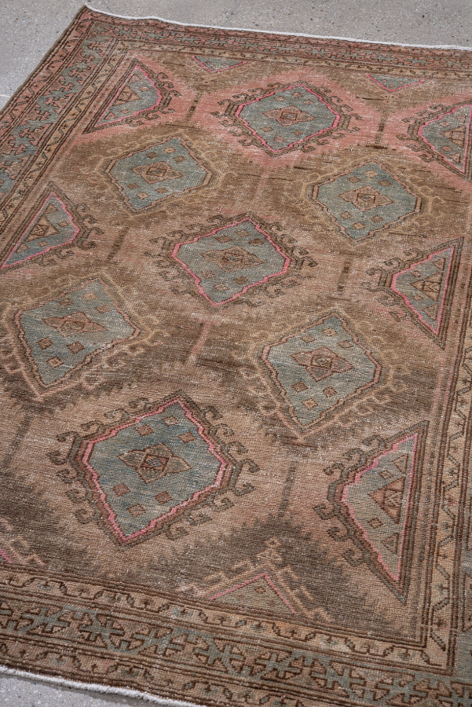 4' x 6' one-of-a-kind handmade vintage Hamadan small size rug. Color palette: brown, dim gray, gray, pink