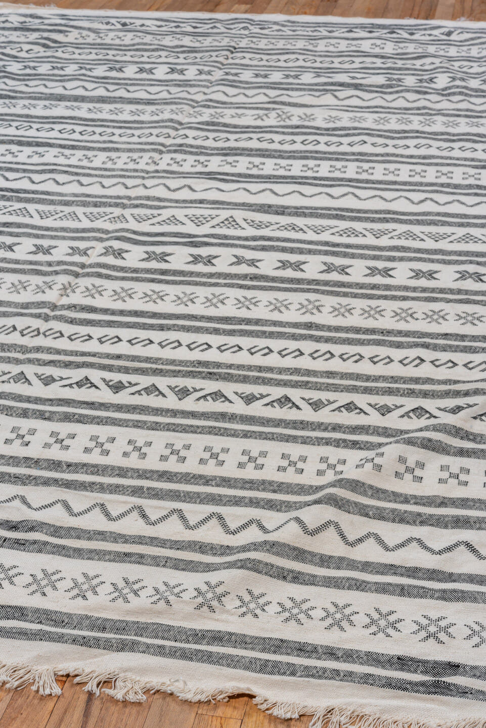 6' x 9' one-of-a-kind handmade vintage Cactus Kilim medium size rug. Color palette: ivory, charcoal, black, gray