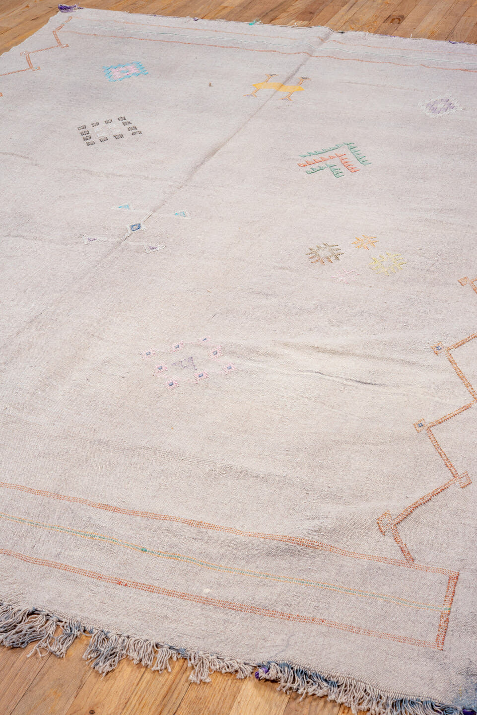 5' x 9' one-of-a-kind handmade vintage Cactus Kilim medium size rug. Color palette: blush, ivory, peach, aqua, lavender
