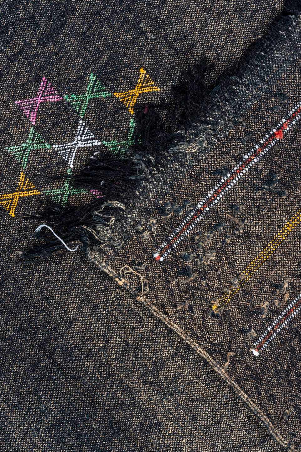 5' x 9' one-of-a-kind handmade vintage Cactus Kilim medium size rug. Color palette: charcoal, slate, ivory, rust, sky blue