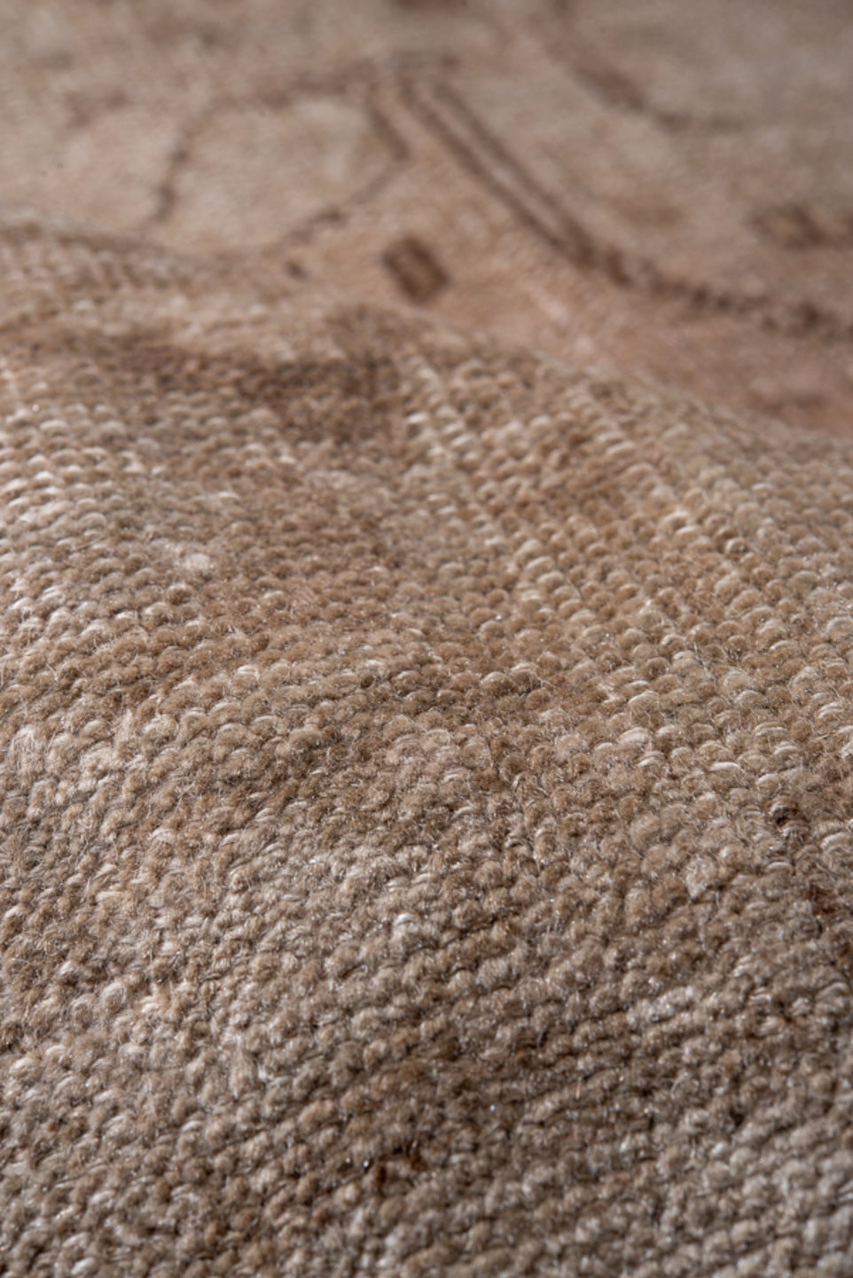 4' x 6' one-of-a-kind handmade vintage Oushak small size rug. Color palette: brown, gray, pink