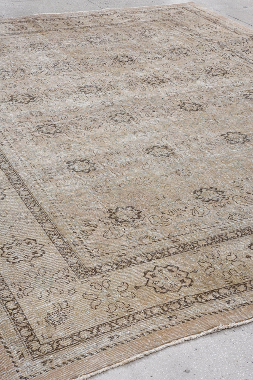 10' x 12' one-of-a-kind handmade vintage Mahal large size rug. Color palette: gray, light gray, off-white, pink, silver