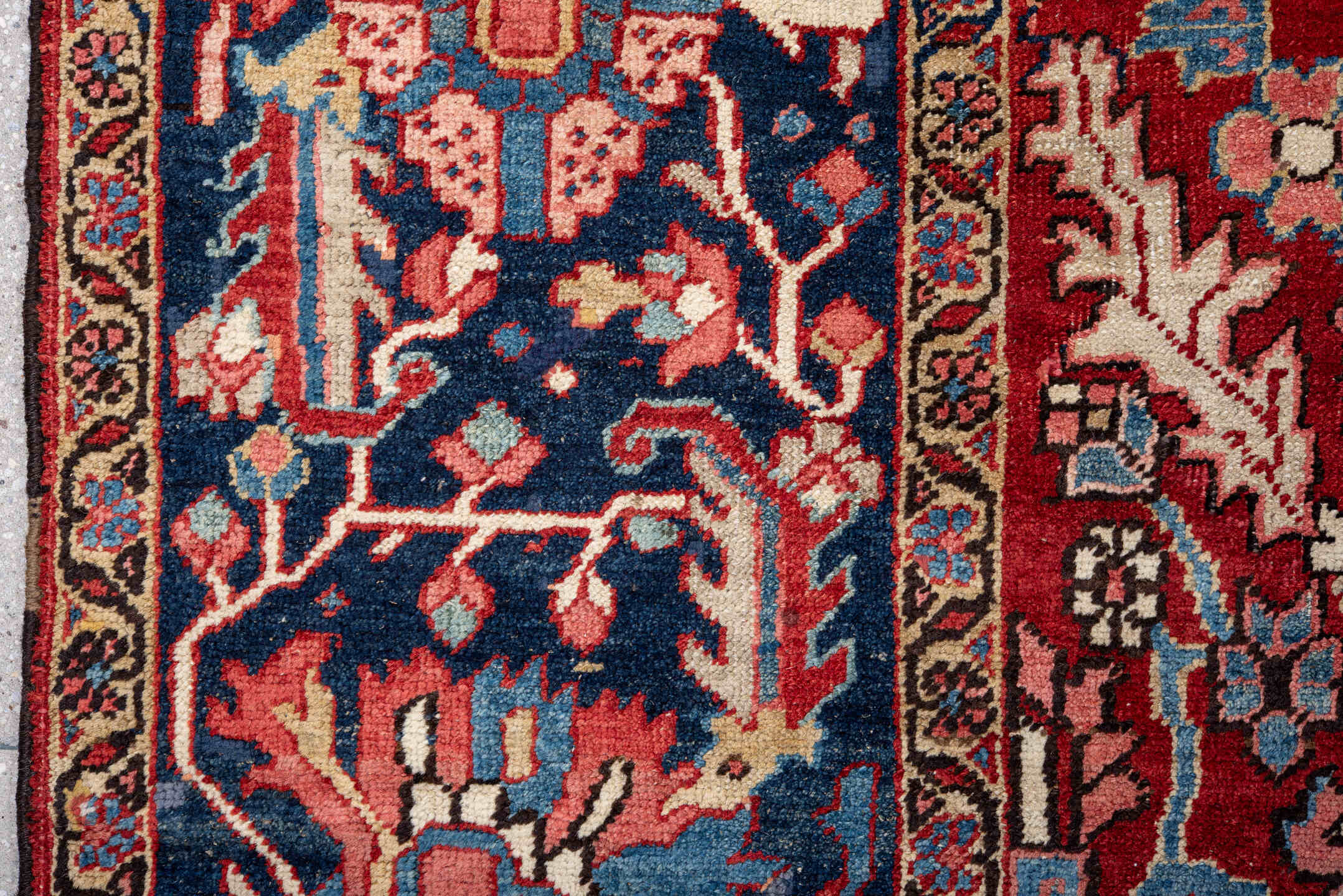 10' x 11' one-of-a-kind handmade vintage Heriz large size rug. Color palette: antiquewhite, bisque, black, blanched almond