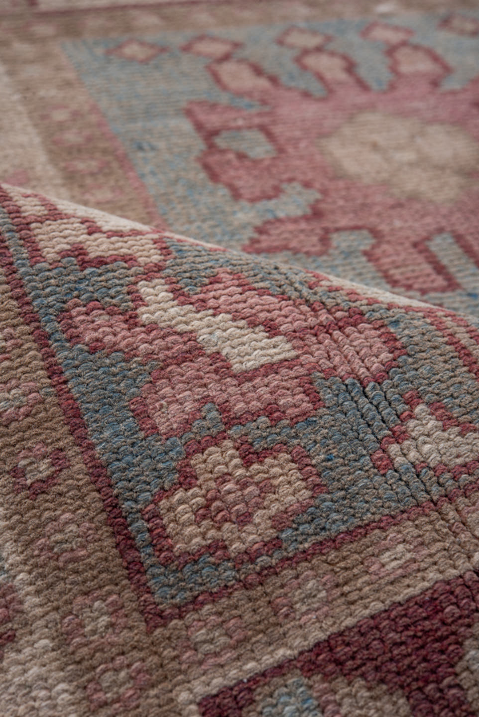 4' x 6' one-of-a-kind handmade antique Baktiary small size rug. Color palette: ivory, sky blue, rose, taupe, dusty pink