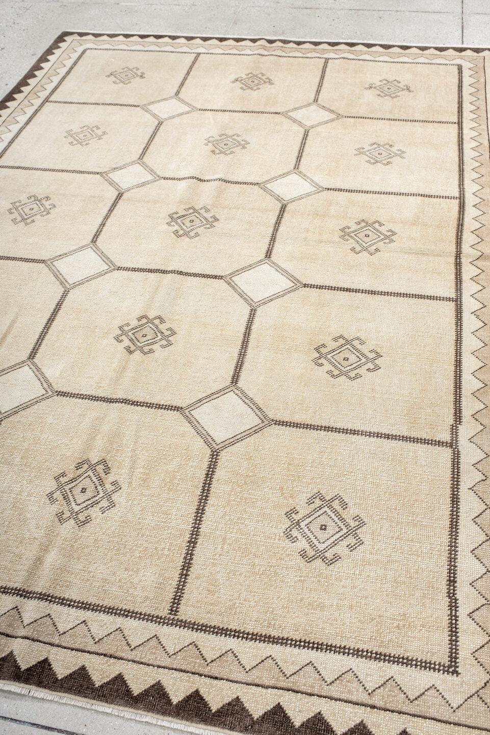 5' x 8' one-of-a-kind handmade vintage Anatol medium size rug. Color palette: antiquewhite, brown, gray, light gray, linen