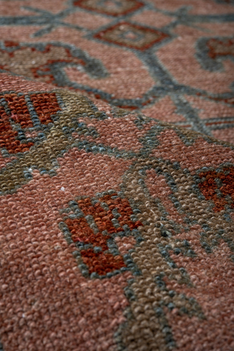 3' x 6' one-of-a-kind handmade vintage Lilian small size rug. Color palette: black, brown, charcoal, dim gray, gray, pink