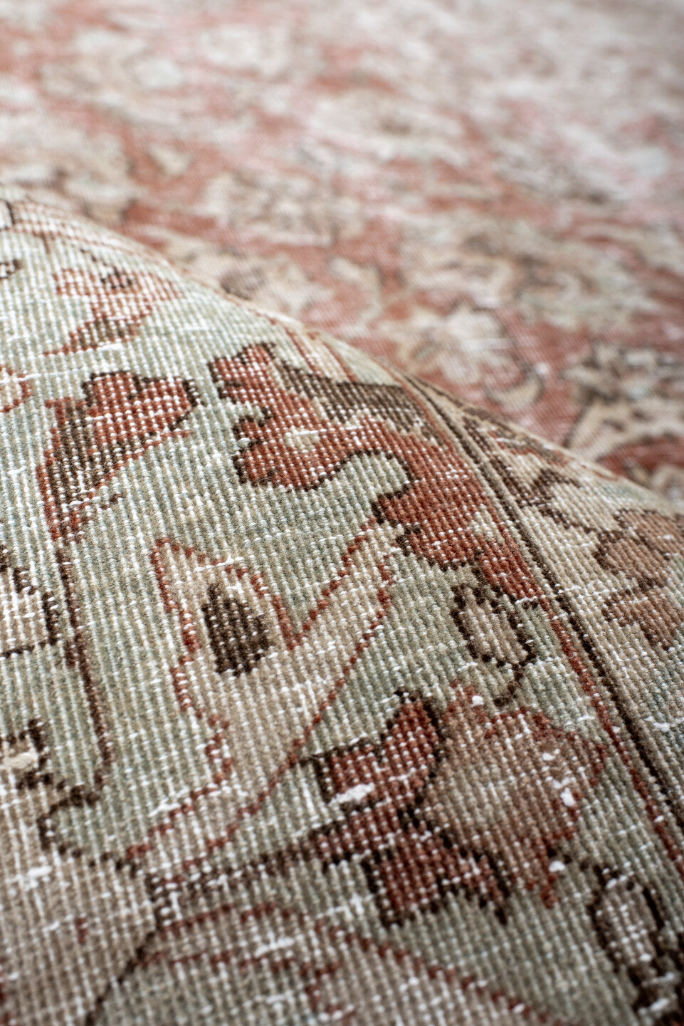 8' x 12' one-of-a-kind handmade vintage Kashan large size rug. Color palette: antiquewhite, brown, dark gray, gray