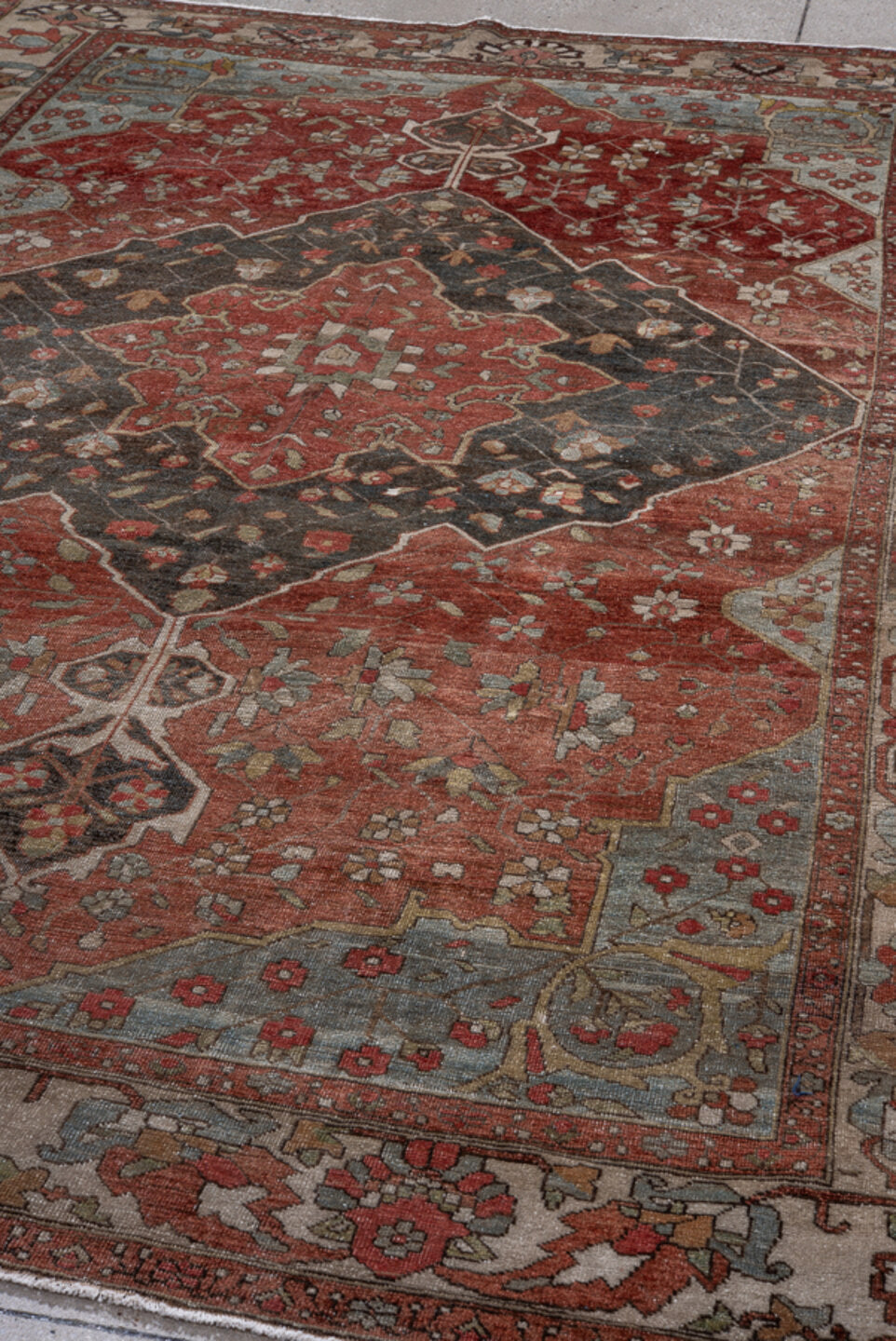6' x 9' one-of-a-kind handmade vintage Far.Sarouk medium size rug. Color palette: gray, red, brown, black, pink, light gray