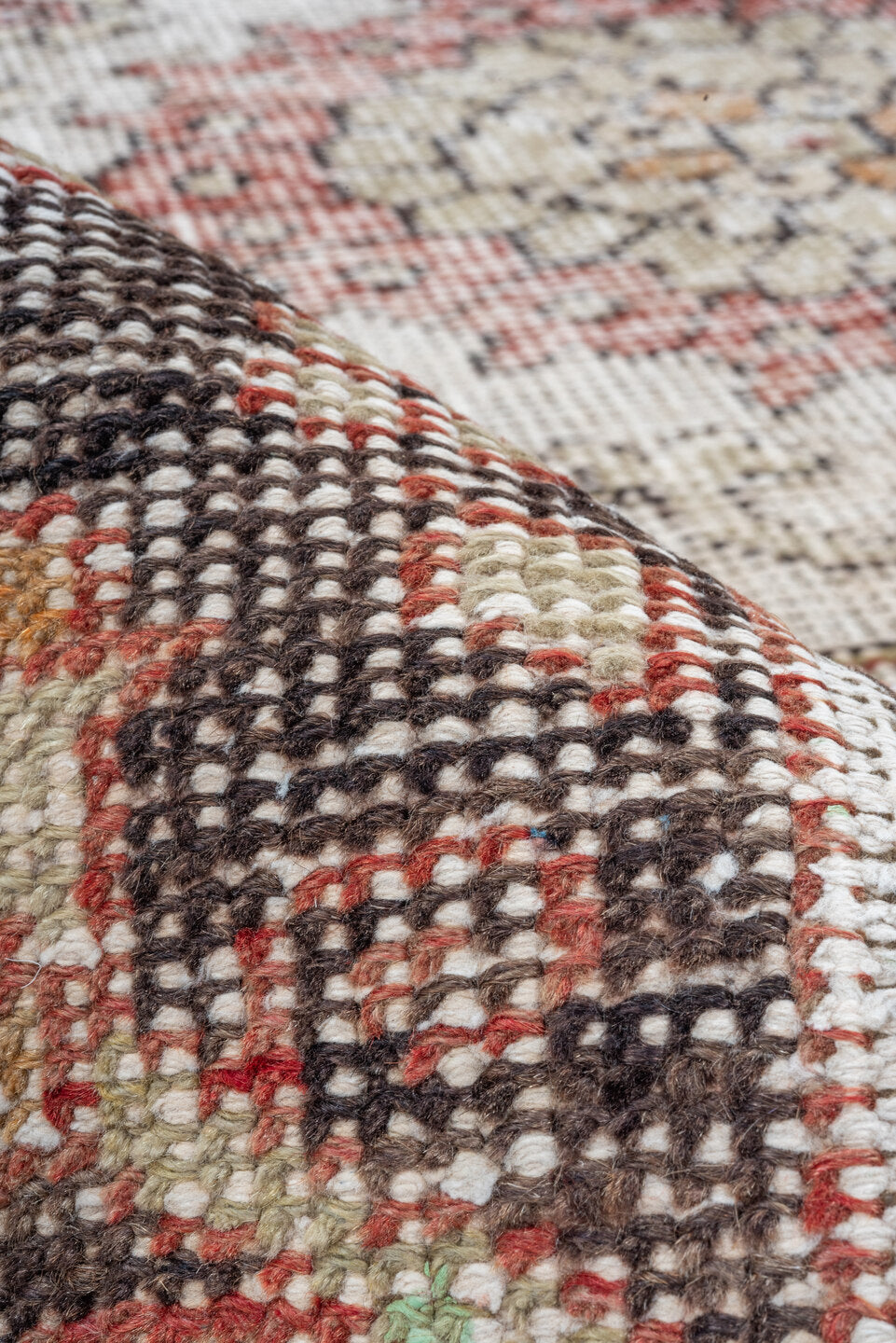 7' x 10' one-of-a-kind handmade vintage Oushak large size rug. Color palette: brown, gray, light gray, off-white, pink, red