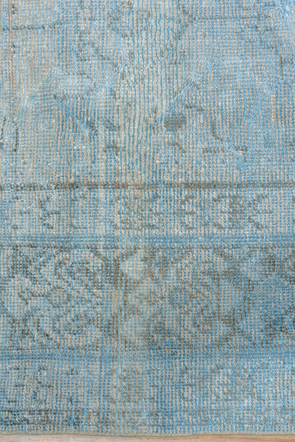 7' x 10' one-of-a-kind handmade vintage Mahal large size rug. Color palette: pale blue, ivory, sky blue, taupe, gray