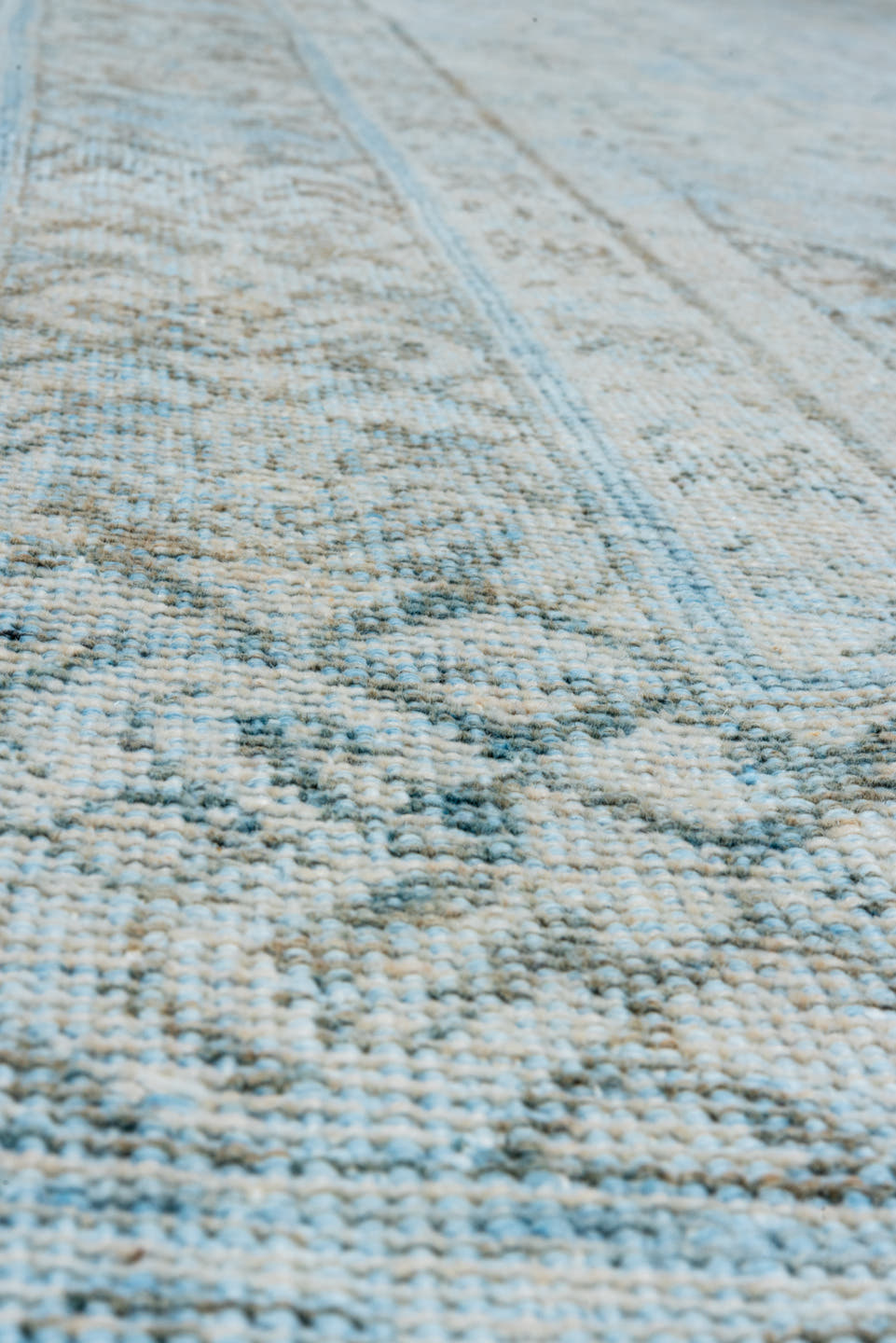 7' x 10' one-of-a-kind handmade vintage Mahal large size rug. Color palette: pale blue, ivory, sky blue, taupe, gray