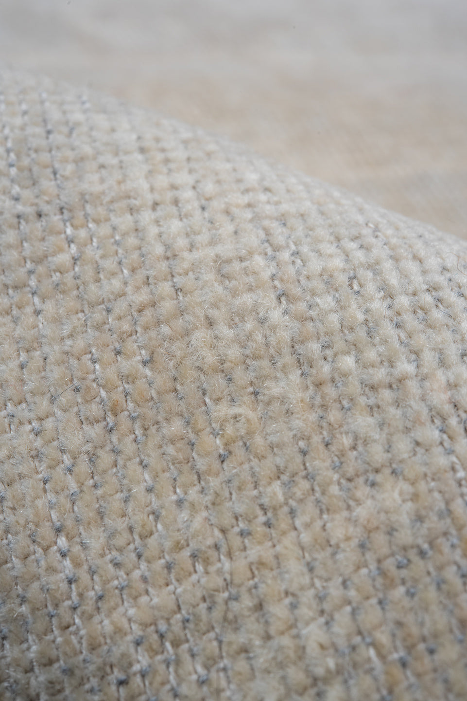 7' x 10' one-of-a-kind handmade vintage Oushak large size rug. Color palette: gainsboro, gray, light gray, off-white, pink