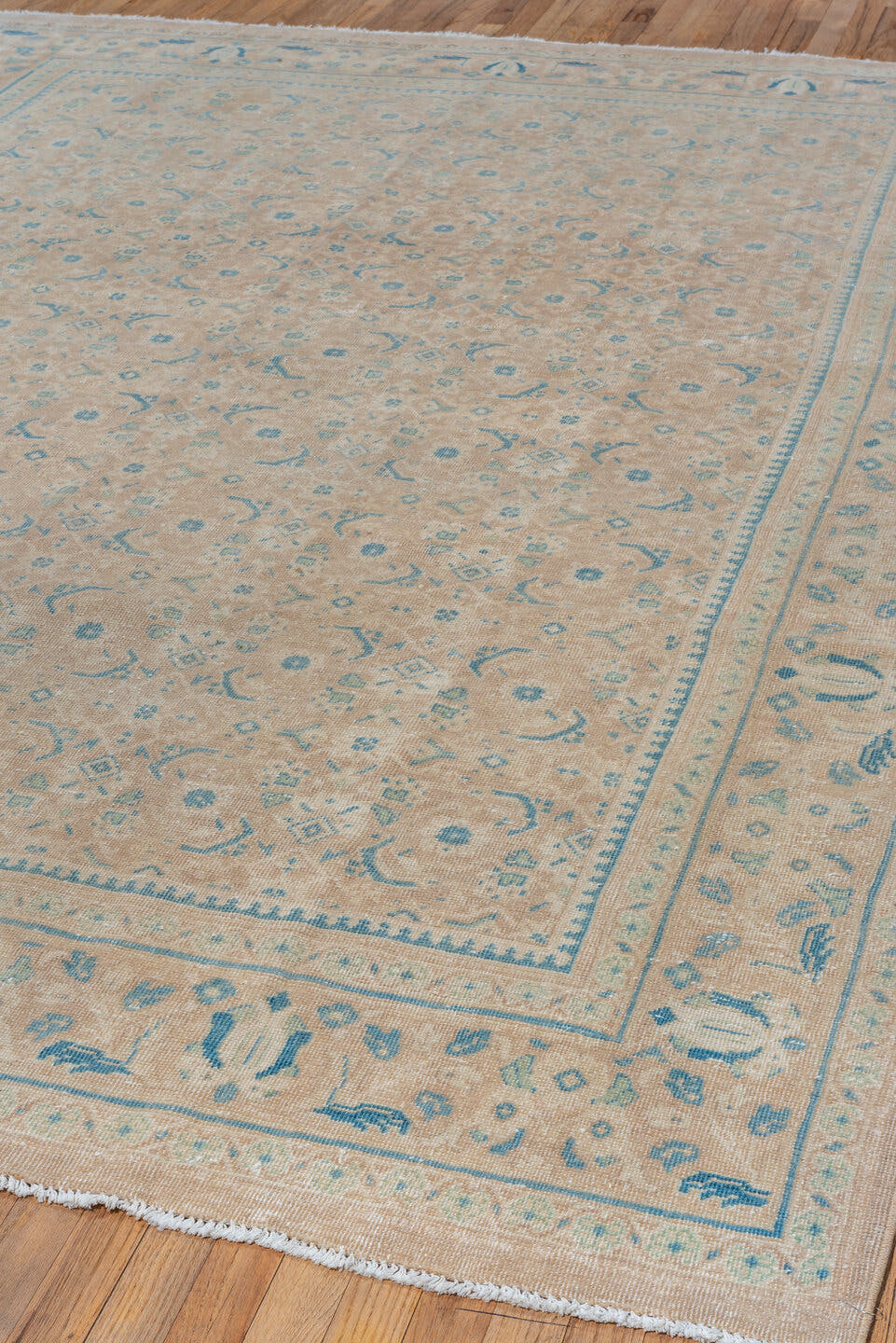 7' x 10' one-of-a-kind handmade vintage Mahal large size rug. Color palette: beige, ivory, pale blue, sky blue, taupe