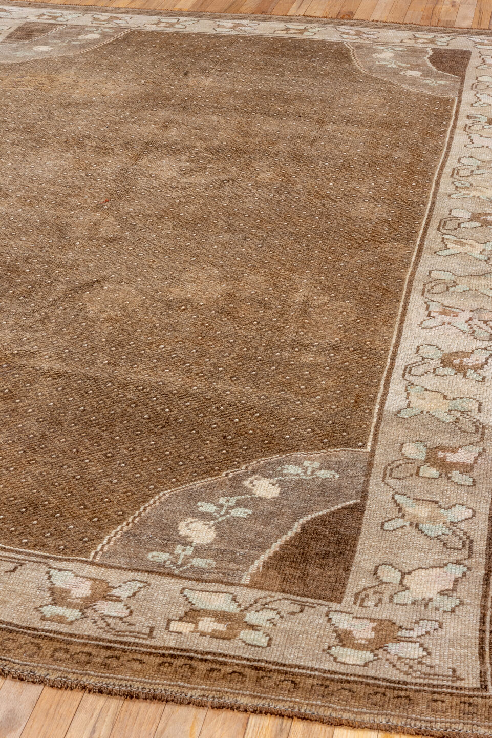 7' x 10' one-of-a-kind handmade vintage Kars large size rug. Color palette: antiquewhite, brown, gray, light gray, linen