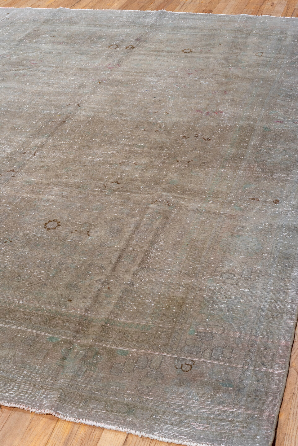 7' x 10' one-of-a-kind handmade vintage Malayer large size rug. Color palette: brown, gray, light gray, off-white