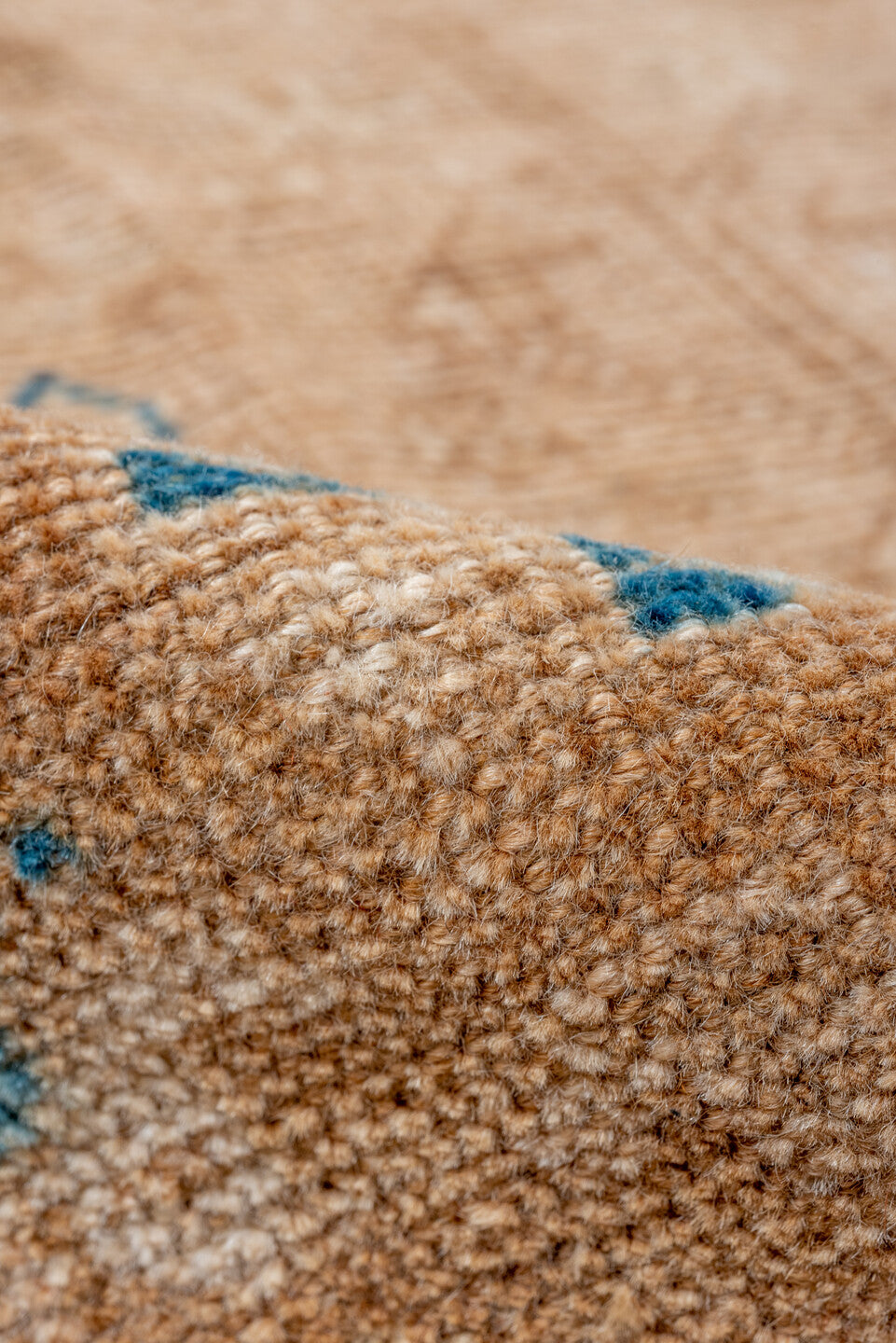 7' x 10' one-of-a-kind handmade vintage Shiraz large size rug. Color palette: antiquewhite, brown, gray, off-white, orange