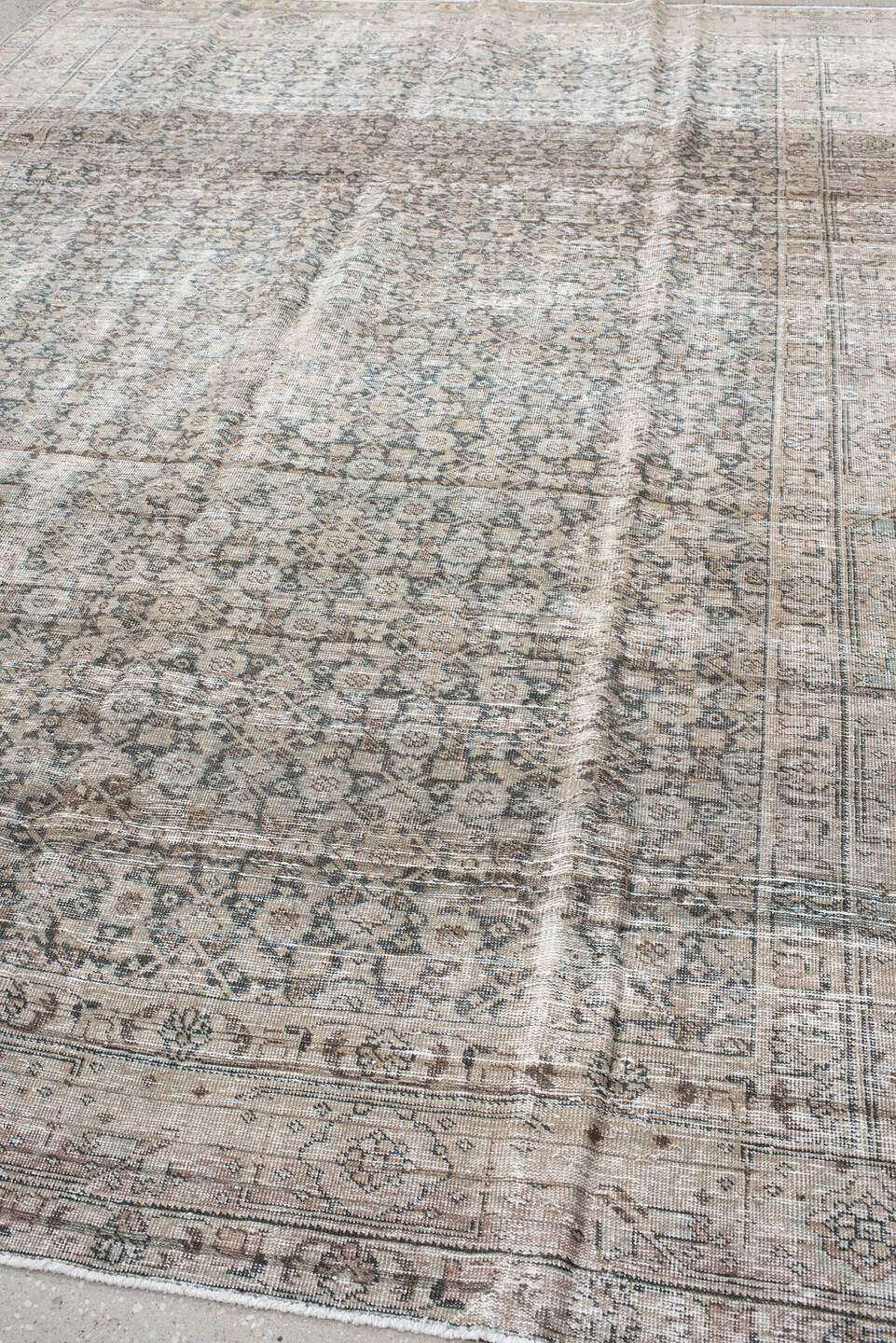 8' x 11' one-of-a-kind handmade vintage Mahal large size rug. Color palette: ivory, taupe, slate, beige, camel, gray