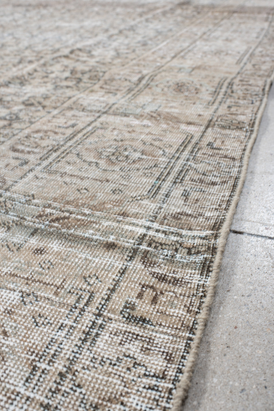 8' x 11' one-of-a-kind handmade vintage Mahal large size rug. Color palette: ivory, taupe, slate, beige, camel, gray