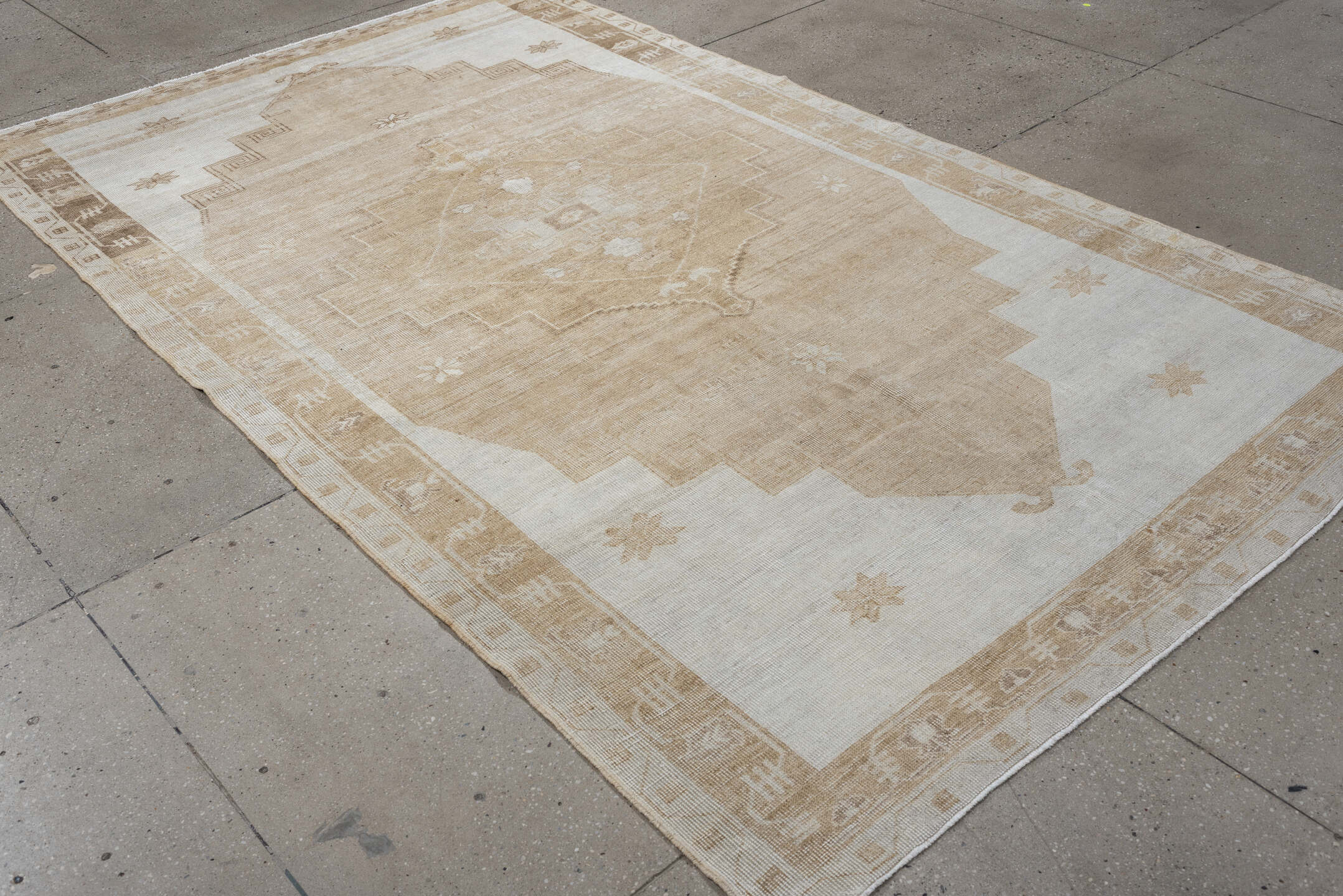 5' x 9' one-of-a-kind handmade vintage Oushak large size rug. Color palette: ivory, camel, beige, taupe, sand, gray