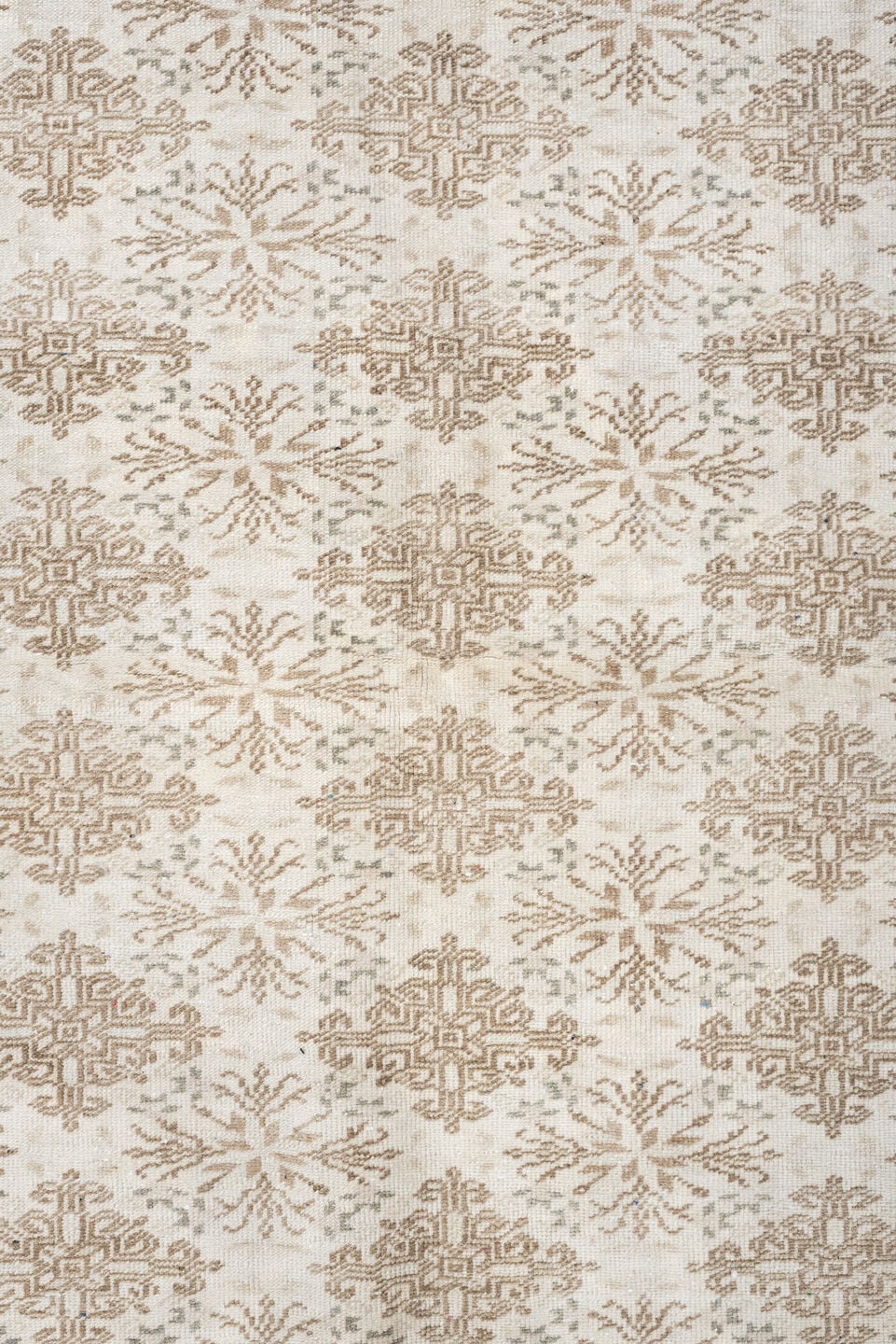 10' x 14' one-of-a-kind handmade antique Sivas oversize rug. Color palette: ivory, beige, cream, taupe, sand, gray
