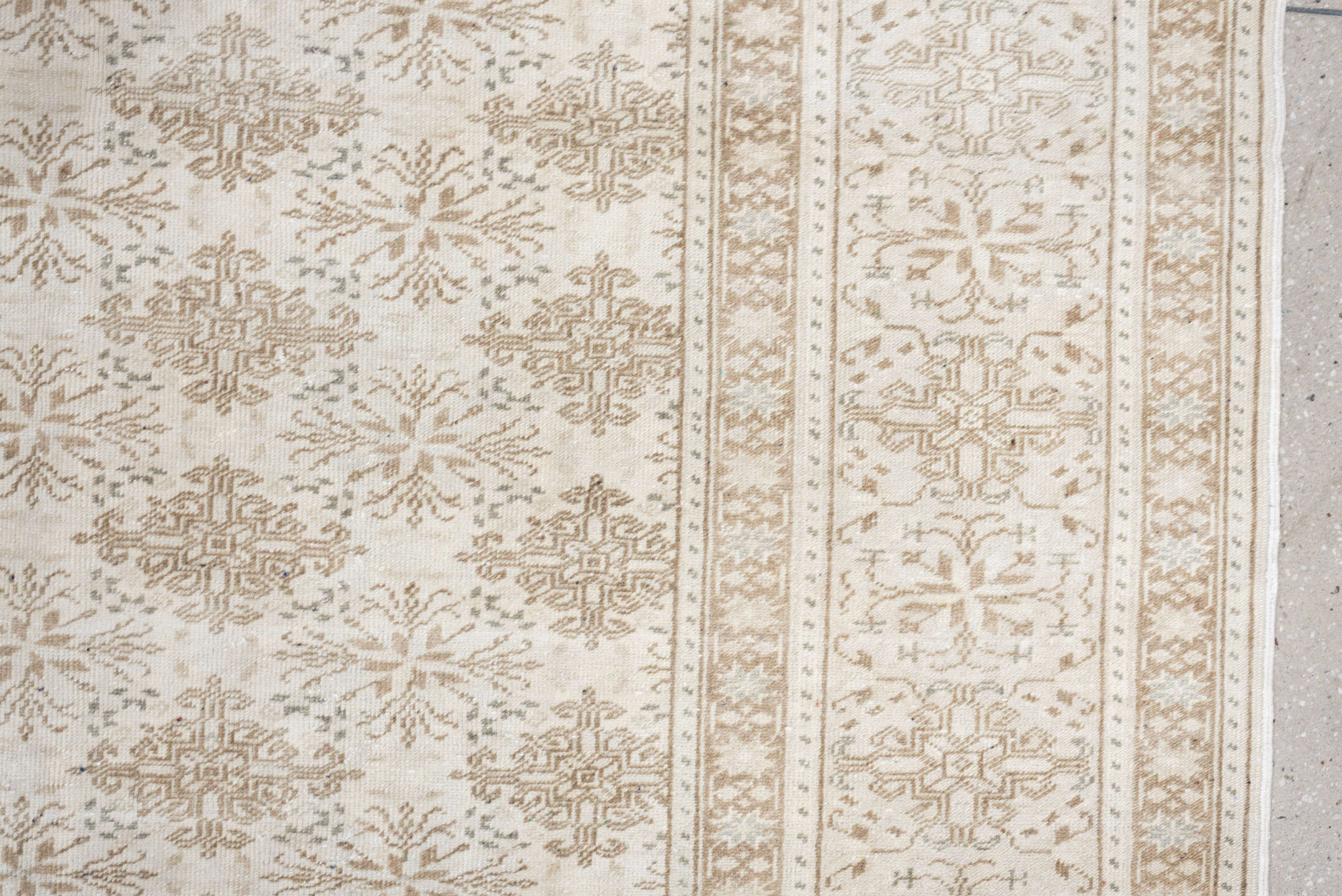 10' x 14' one-of-a-kind handmade antique Sivas oversize rug. Color palette: ivory, beige, cream, taupe, sand, gray