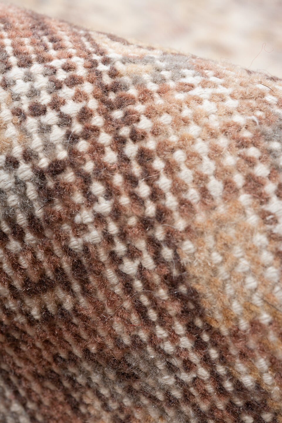 5' x 9' one-of-a-kind handmade vintage Oushak medium size rug. Color palette: antiquewhite, blanched almond, brown, gray