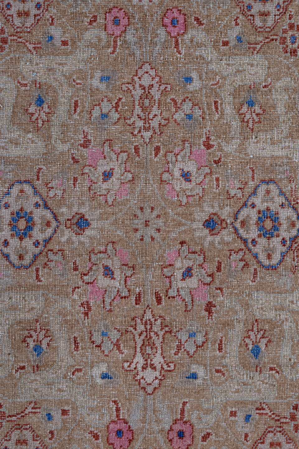 4' x 6' one-of-a-kind handmade antique Sivas small size rug. Color palette: beige, ivory, rust, blue, rose, taupe