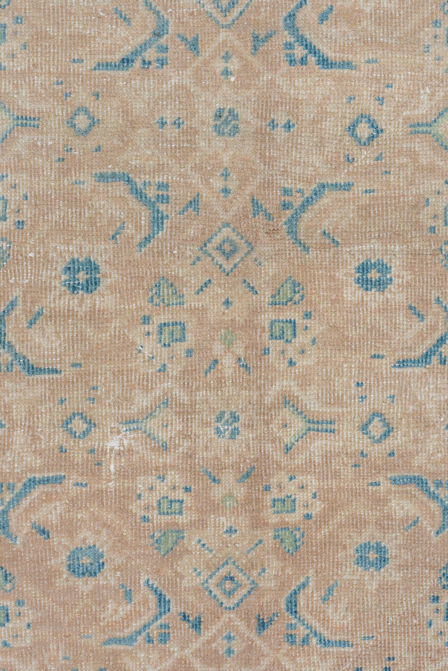 7' x 10' one-of-a-kind handmade vintage Mahal large size rug. Color palette: beige, ivory, pale blue, sky blue, taupe