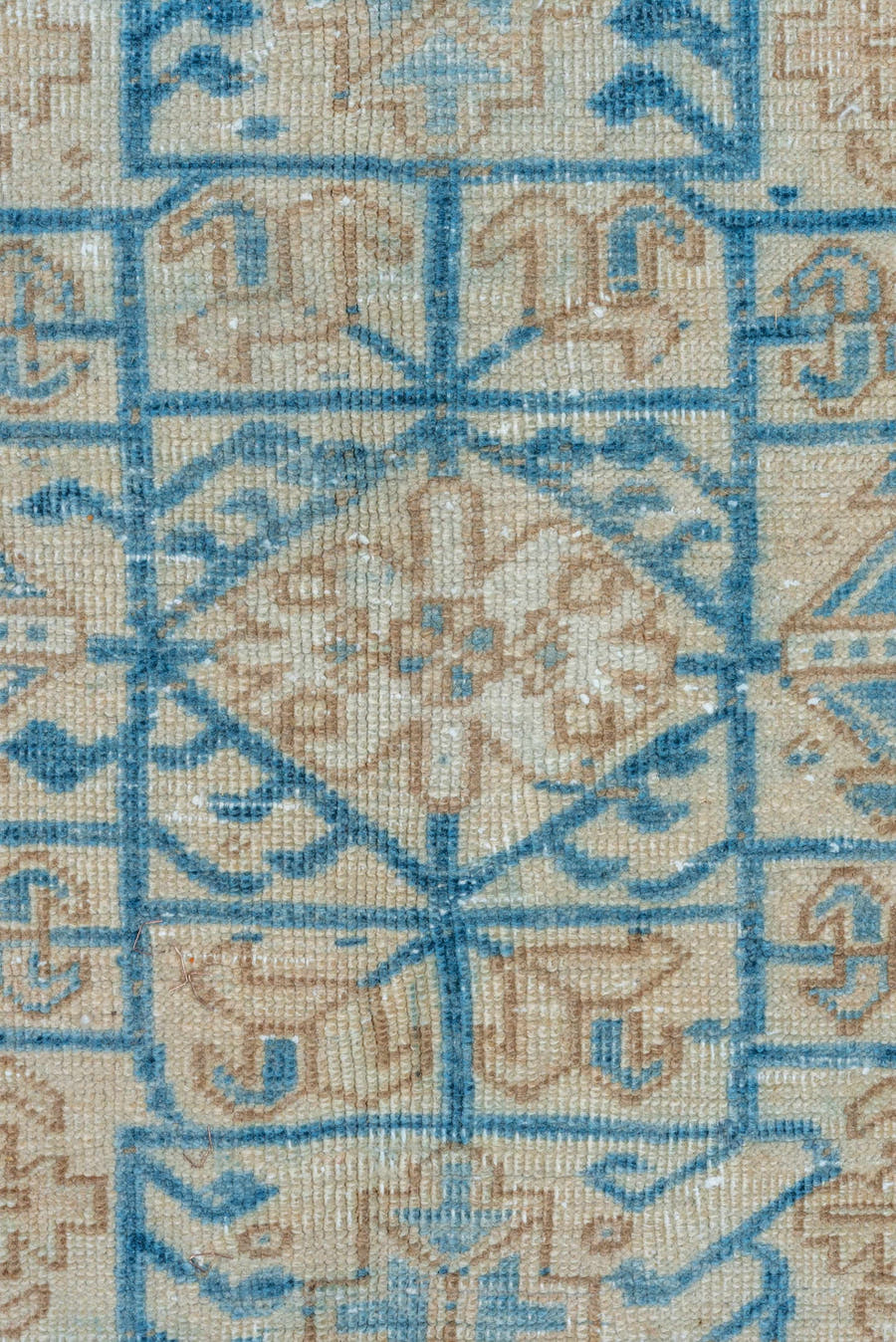 8' x 10' one-of-a-kind handmade vintage Heriz large size rug. Color palette: ivory, sky blue, powder blue, beige, taupe