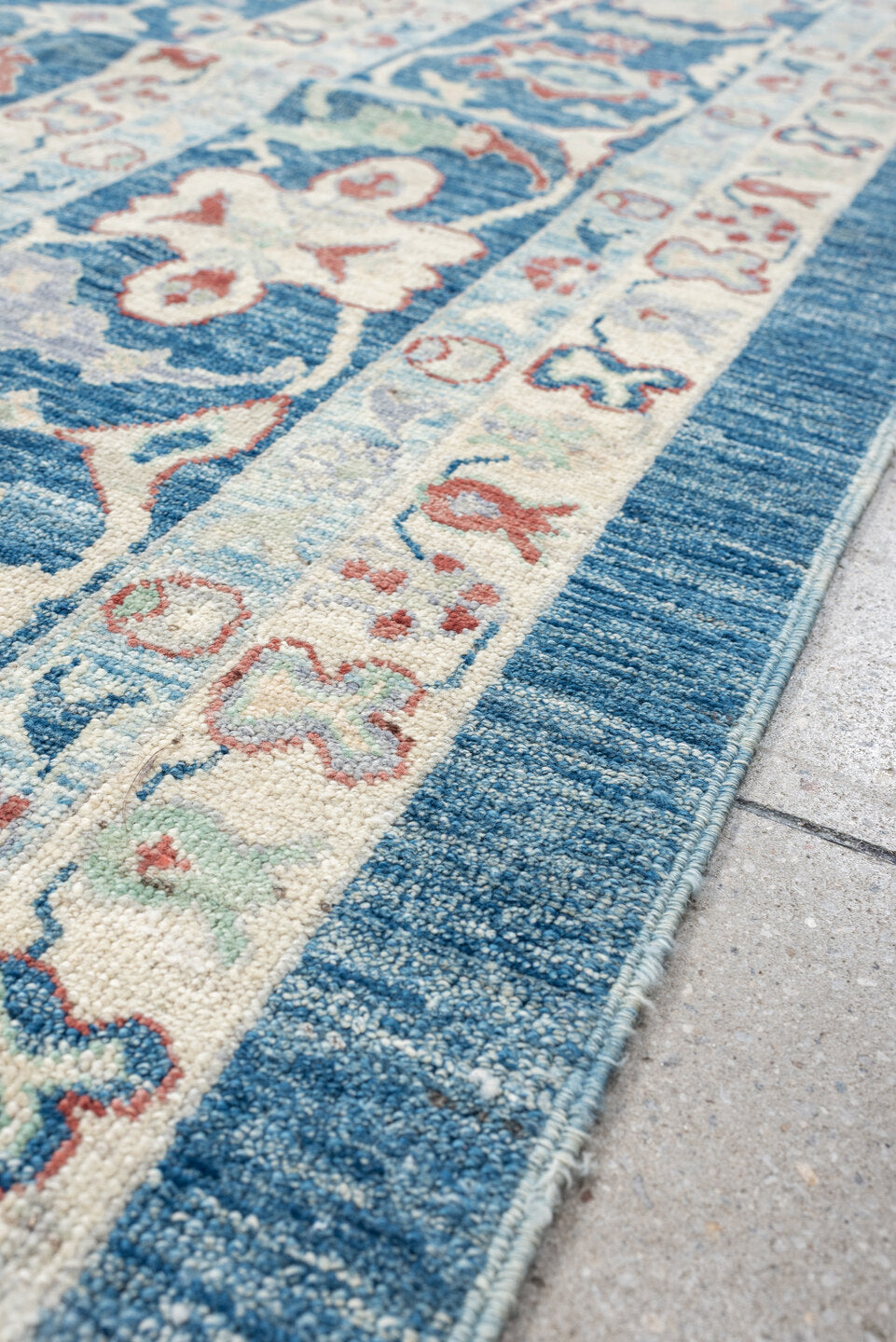 8' x 10' one-of-a-kind handmade vintage Sultanabad large size rug. Color palette: blue, ivory, pale aqua, terracotta, sage