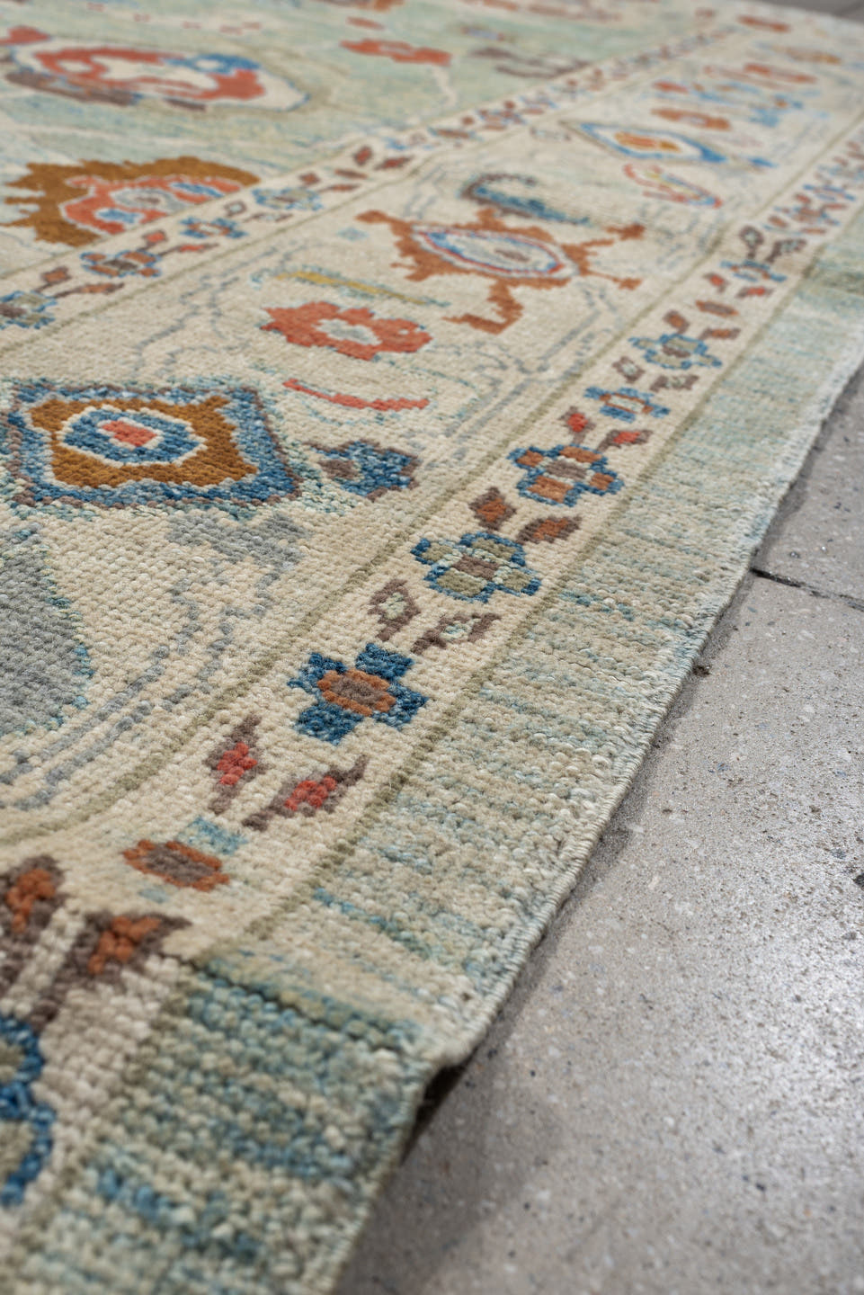 6' x 9' one-of-a-kind handmade vintage Sultanabad medium size rug. Color palette: pale aqua, ivory, coral, sky blue, taupe