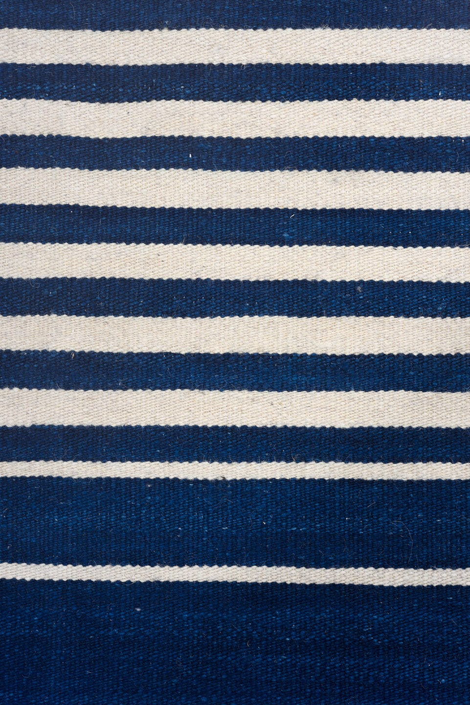 5' x 9' one-of-a-kind handmade vintage Kilim medium size rug. Color palette: blue, ivory