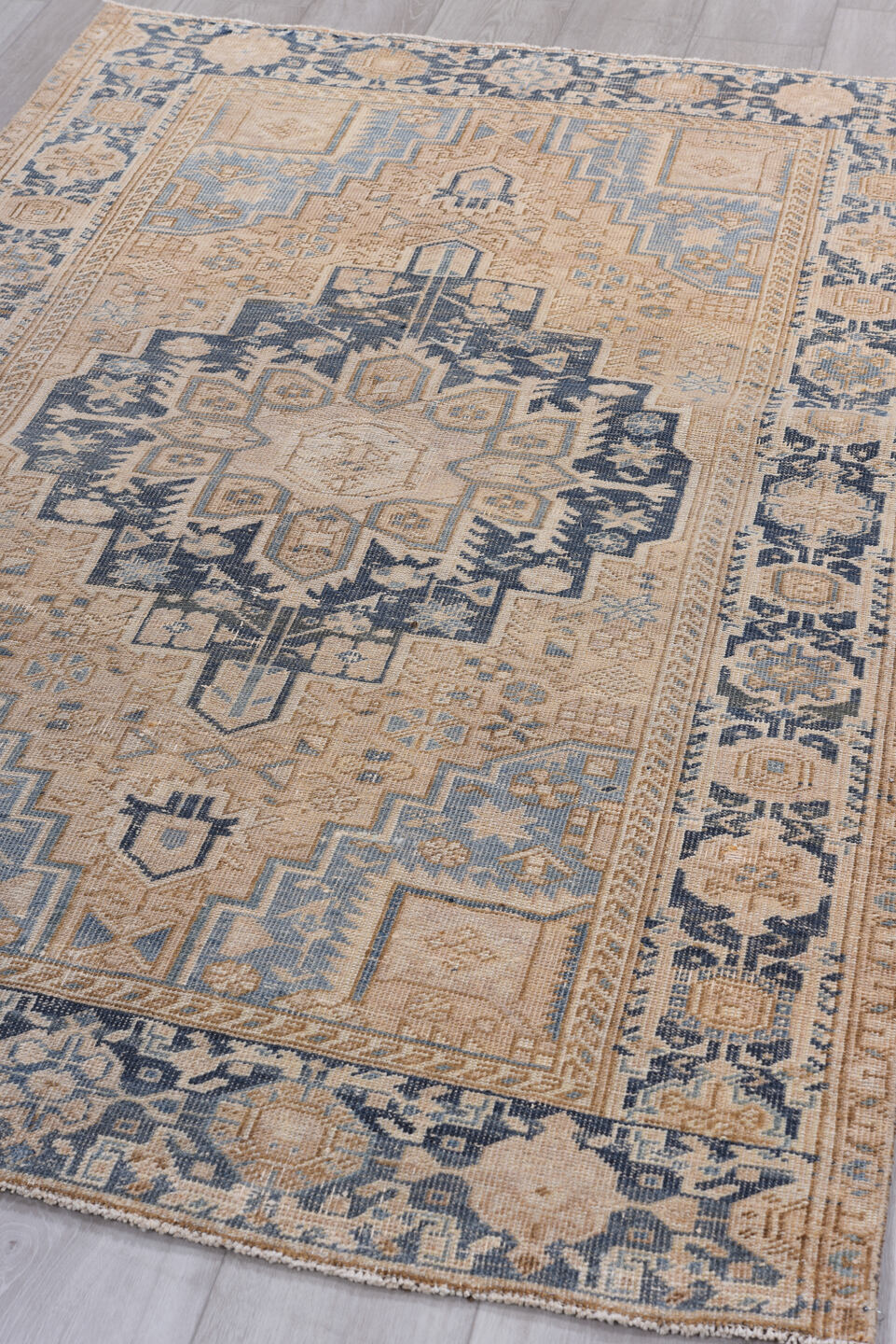 4' x 6' one-of-a-kind handmade antique Sarouk small size rug. Color palette: ivory, blue, navy, beige, camel