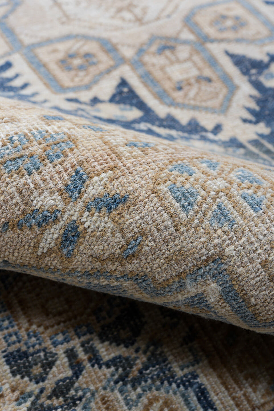 4' x 6' one-of-a-kind handmade antique Sarouk small size rug. Color palette: ivory, blue, navy, beige, camel