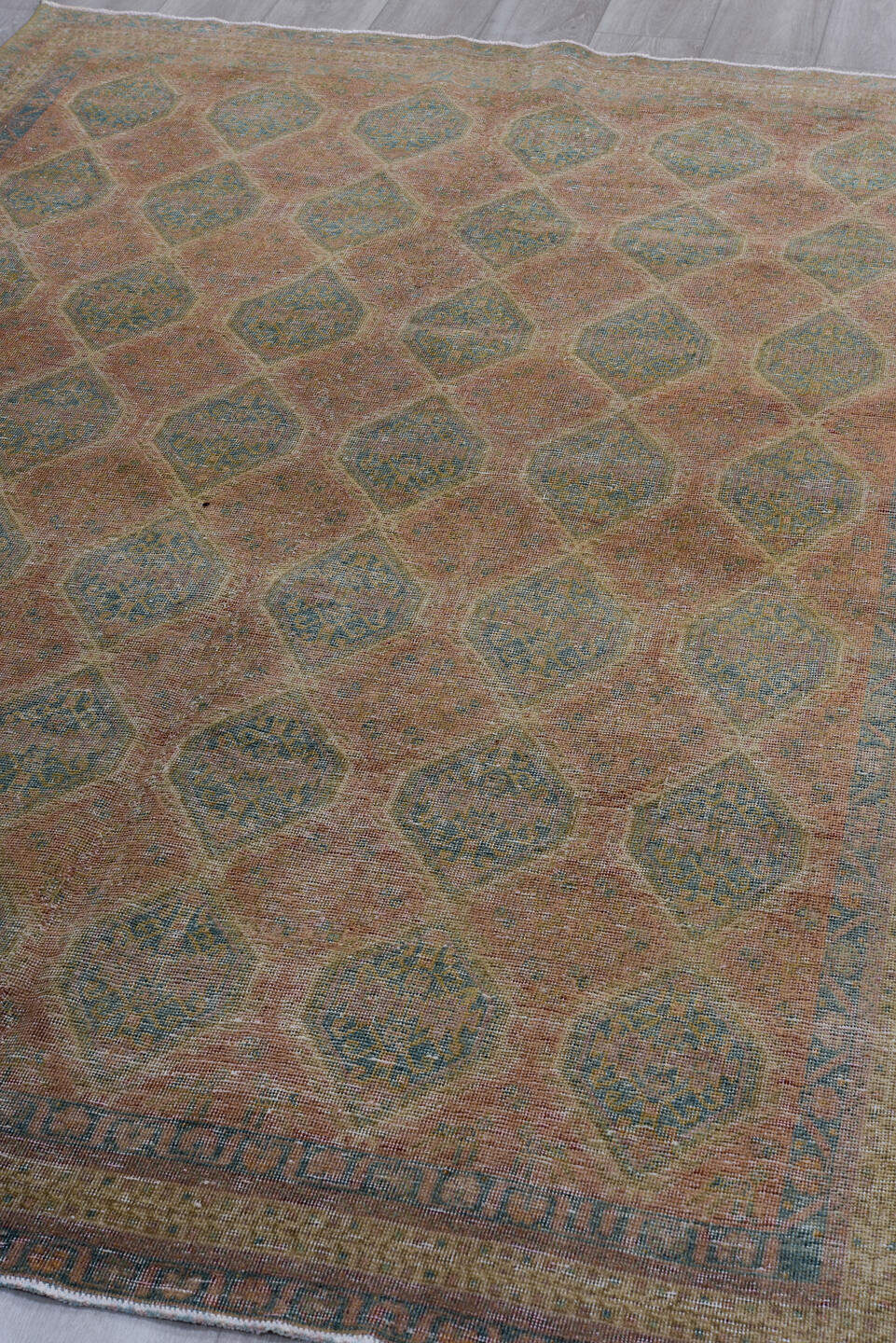 5' x 8' one-of-a-kind handmade vintage Afshar medium size rug. Color palette: black, brown, dim gray, gray, pink