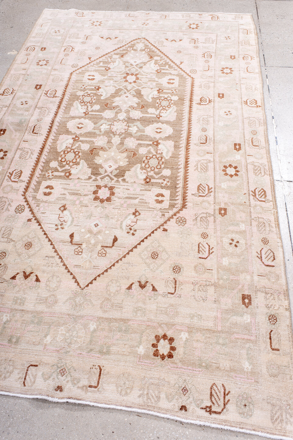 4' x 8' one-of-a-kind handmade vintage Bidjar rug. Color palette: brown, gray, light gray, linen, misty rose, off-white