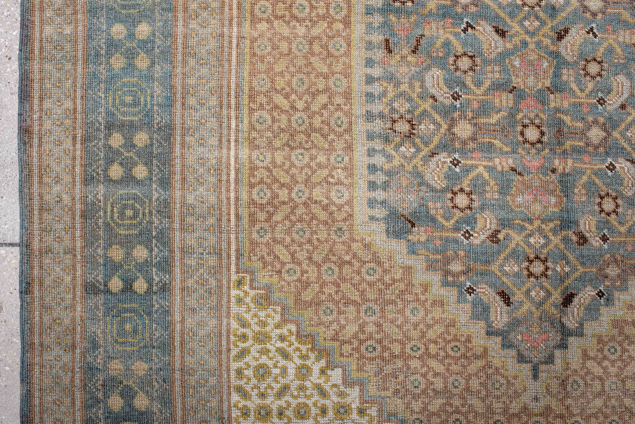 5' x 7' one-of-a-kind handmade vintage Sivas rug. Color palette: brown, dark gray, dim gray, gray, light gray, off-white