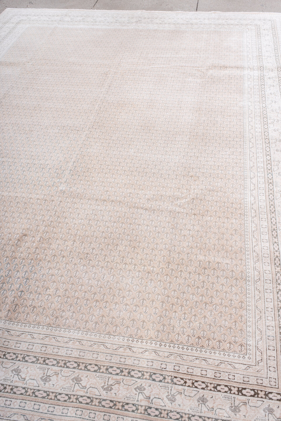 8' x 11' one-of-a-kind handmade vintage Saraband large size rug. Color palette: antiquewhite, dark gray, gray, light gray