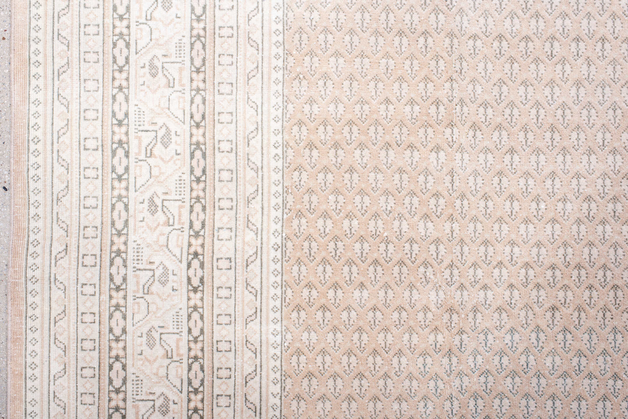 8' x 11' one-of-a-kind handmade vintage Saraband large size rug. Color palette: antiquewhite, dark gray, gray, light gray