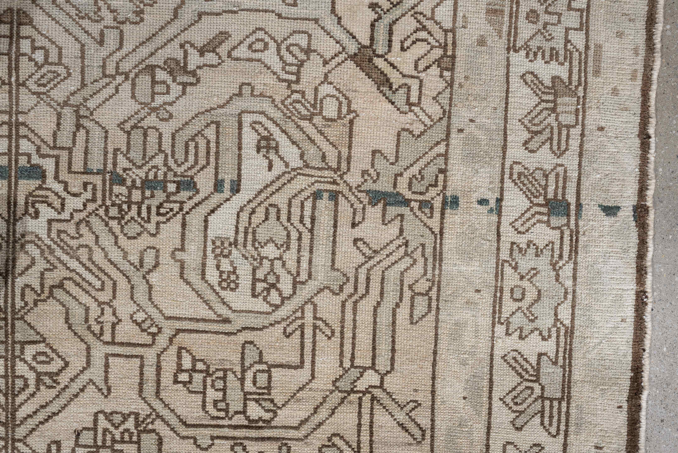 9' x 5' one-of-a-kind handmade machine-made Machine rug. Color palette: ivory, taupe, sky blue, beige, brown, slate, gray